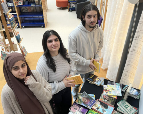 Fatima, Nevin och Rebo i Läsambassadörens ungdomsråd